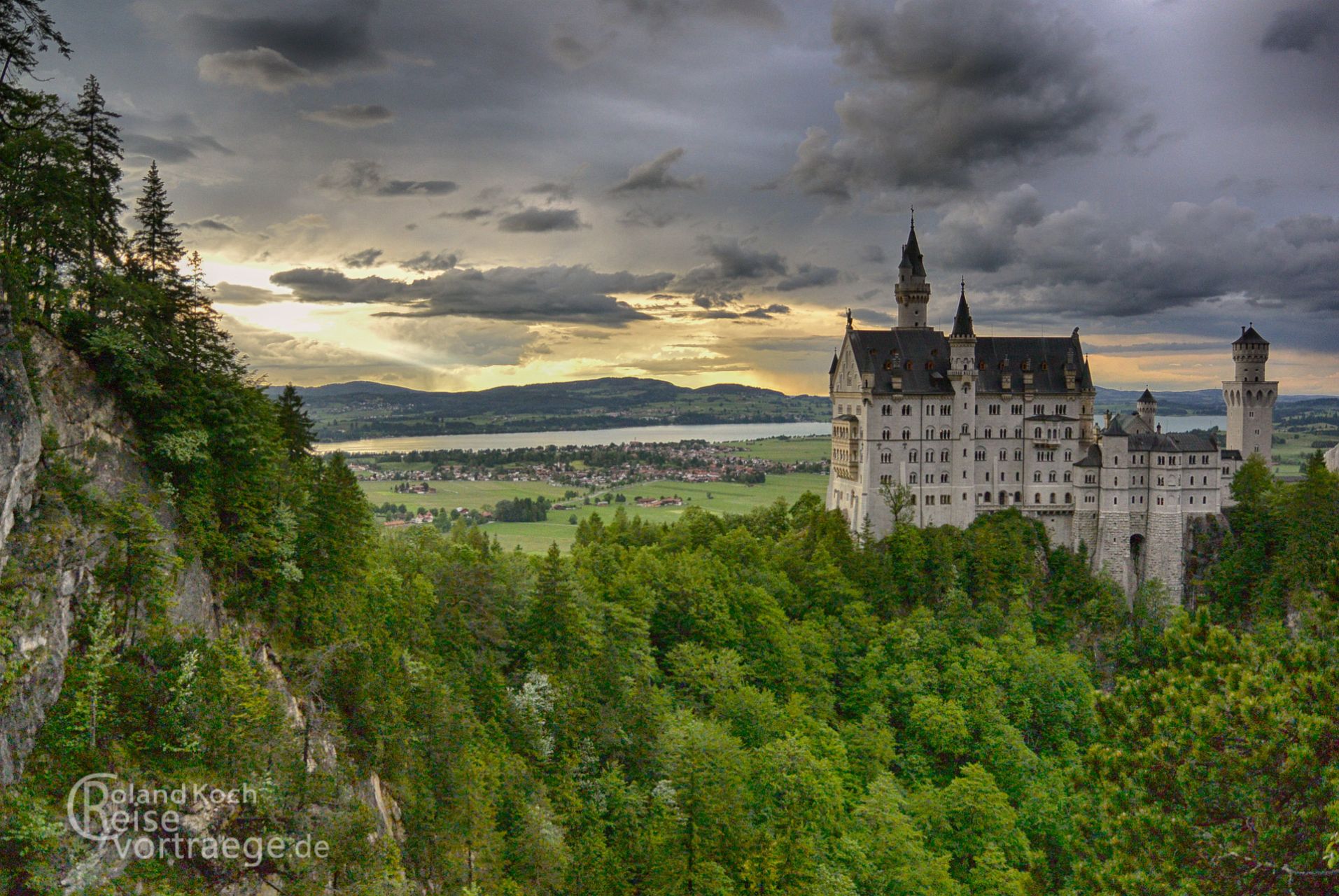 with children by bike over the Alps, Via Claudia Augusta, Neuschwanstein Castle